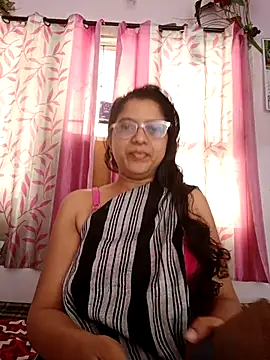 thanusi_2's cam snapshot