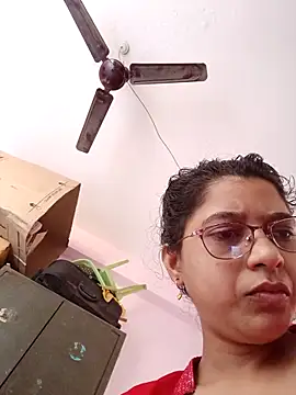 thanusi_2's cam snapshot