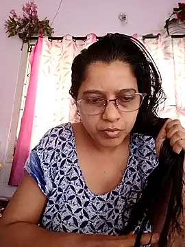 thanusi_2's cam snapshot