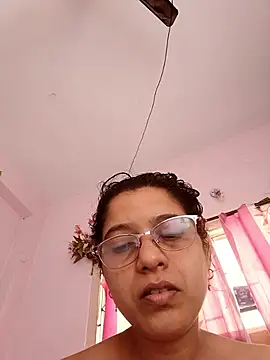 thanusi_2's cam snapshot