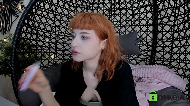 ElizaNik_'s cam snapshot