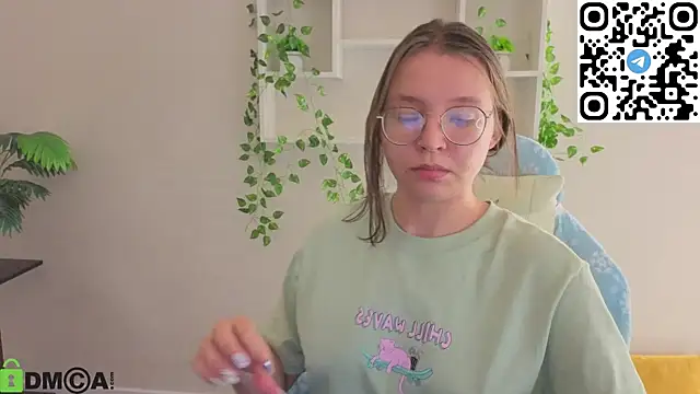 Nuura_Moore's cam snapshot