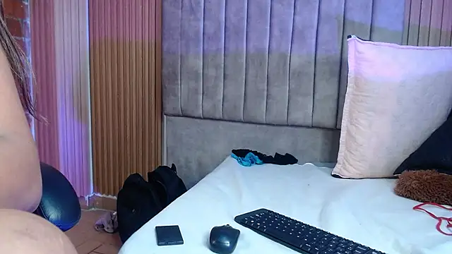 Lunaartistry's cam snapshot