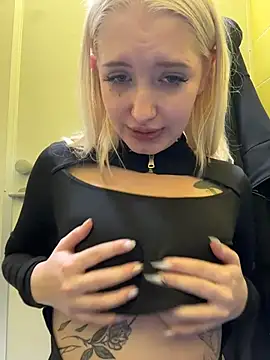 Milkyy_wway's cam snapshot