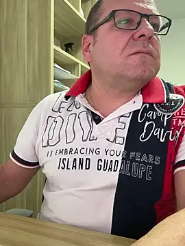 coupleLatinaLovers's cam snapshot