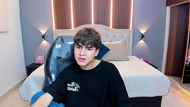 Tommy18__'s cam snapshot