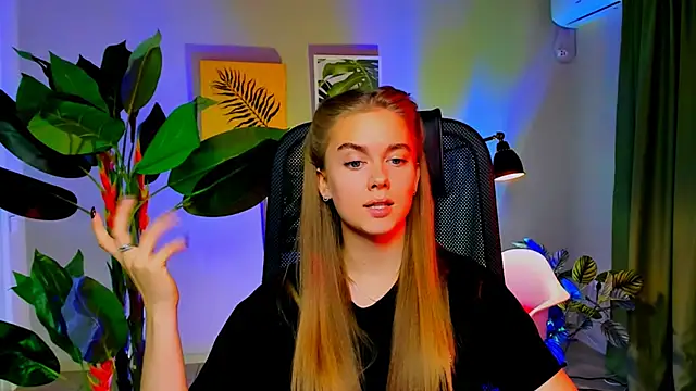 JuneWoods's cam snapshot