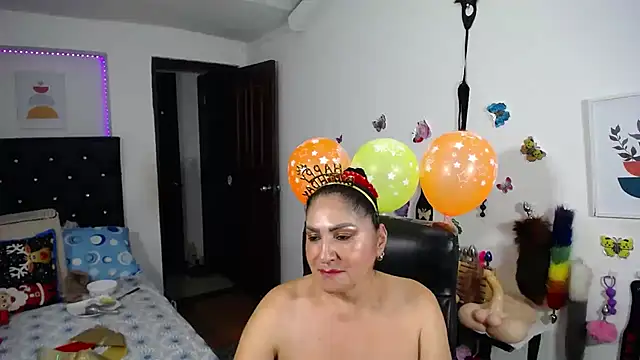 mature_bigboobs10's cam snapshot