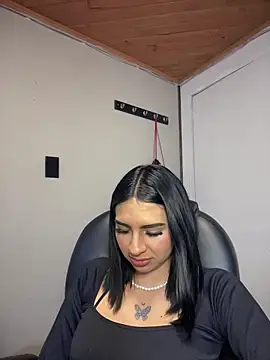 Hilary_pinkk's cam snapshot