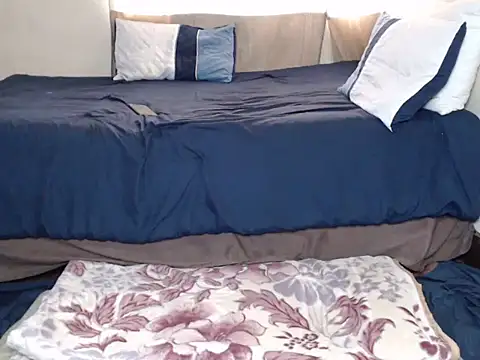 AdelaideT's cam snapshot