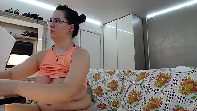 ILoveToFeelU's cam snapshot