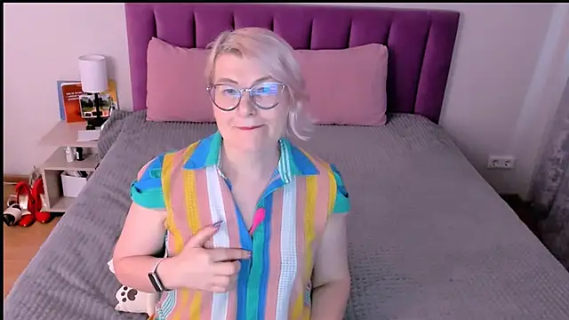 sabrinamacmarren's web cam