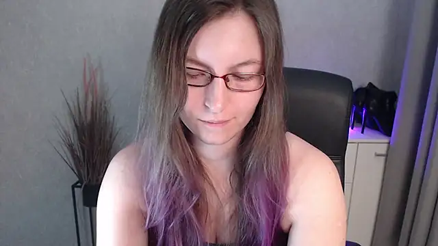 emmaxDelight's cam snapshot