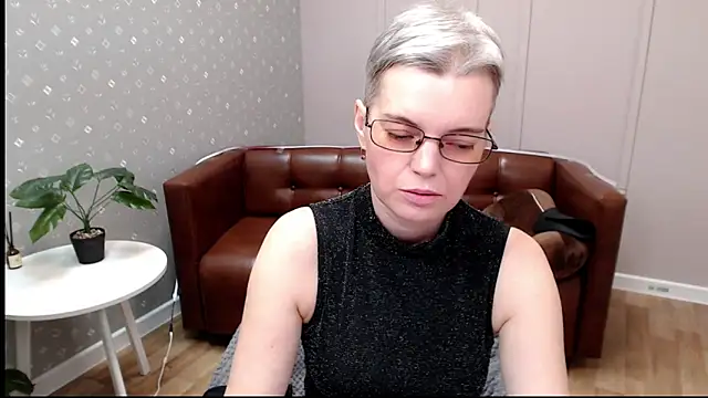 Cutie_Erikaa1's cam snapshot