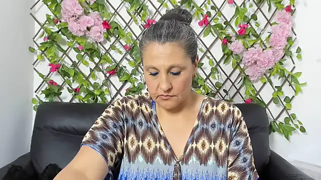 merlyna_goldens's cam snapshot