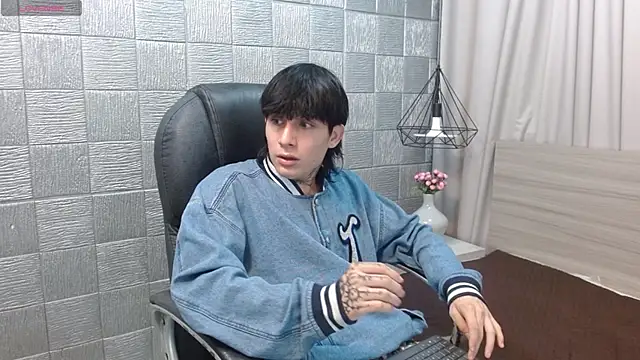 Iantwink18 live sex cam