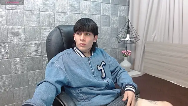 Iantwink18 live sex cam