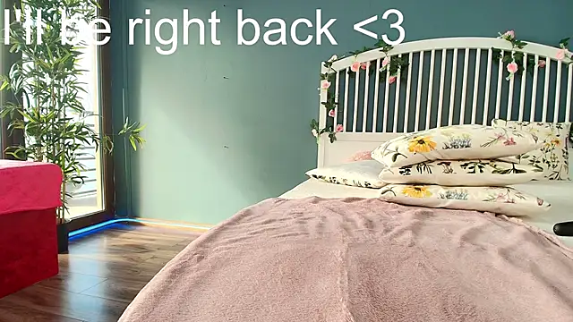 AlicePirs's cam snapshot