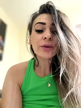 iSelena's cam snapshot