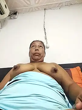 Naomi-Mature's cam snapshot