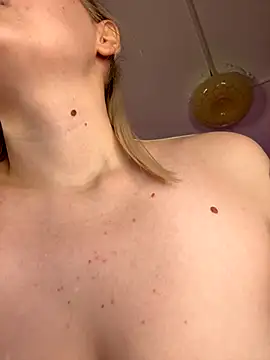 HugeBoobsAlice's cam snapshot