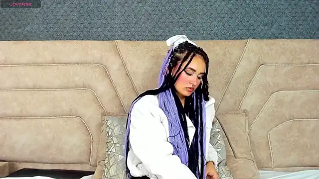 alice_foxred's cam snapshot