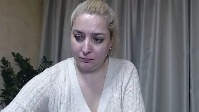 sweetpussy13's cam snapshot