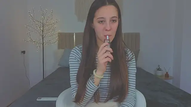 Little_cherryy__'s cam snapshot