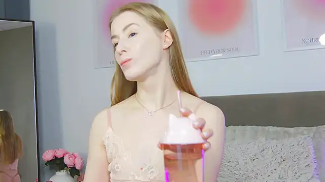 VioletiSwone's cam snapshot