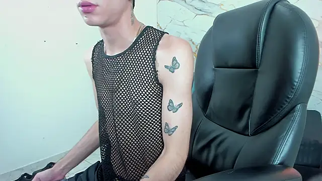 Gabo_white1's cam snapshot