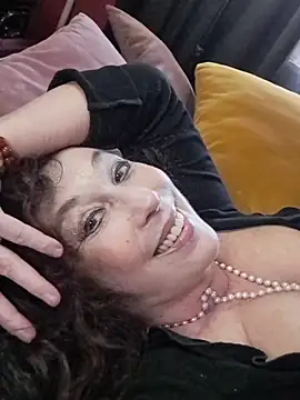 GypsyEsmeralda's cam snapshot