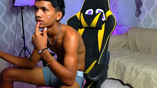 Boy_savoy's cam snapshot