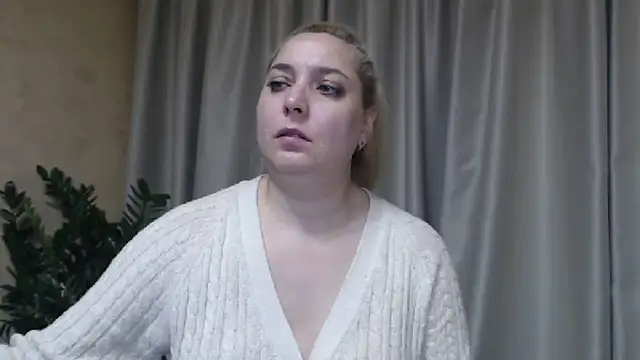 sweetpussy13's cam snapshot