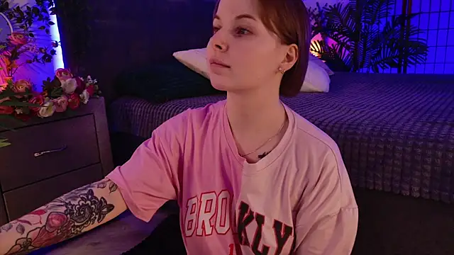 Gwen_Hilton's cam snapshot