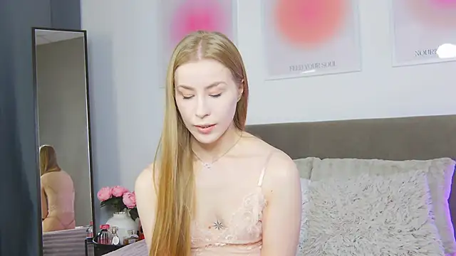 VioletiSwone's cam snapshot