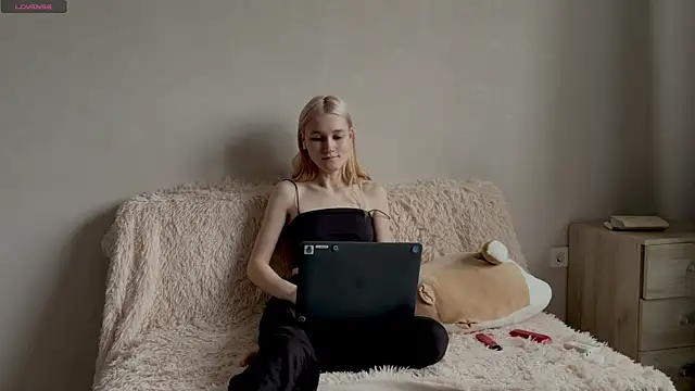 TwinedPeril live sex cam