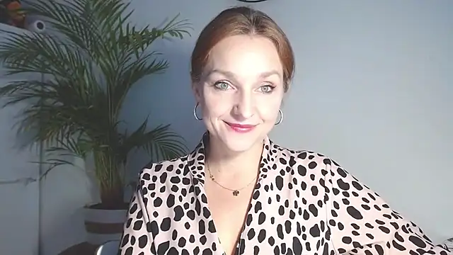 AliciaDesire's cam snapshot