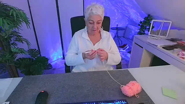 LovelyHelena's cam snapshot