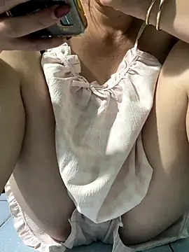 Tinaa_r's cam snapshot