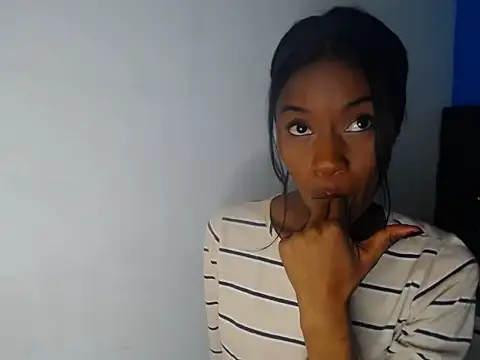 Aliis_Love's cam snapshot