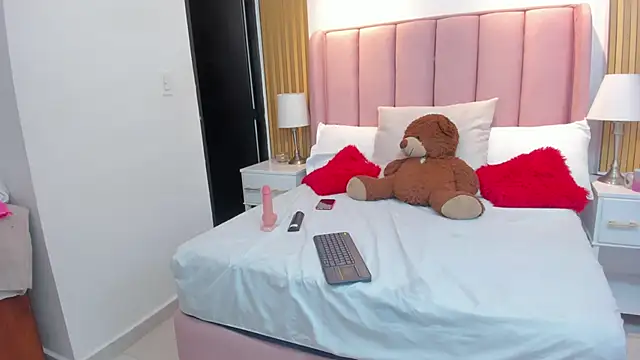 Eiimy_Cooper_'s cam snapshot