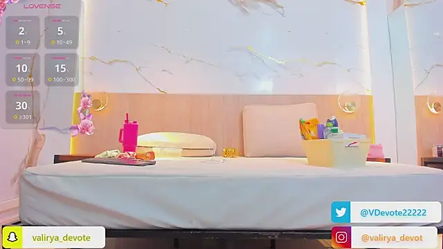 valirya_devote live sex cam