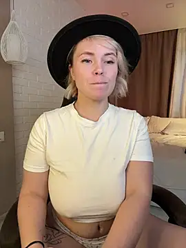 Charming_Daphny's cam snapshot