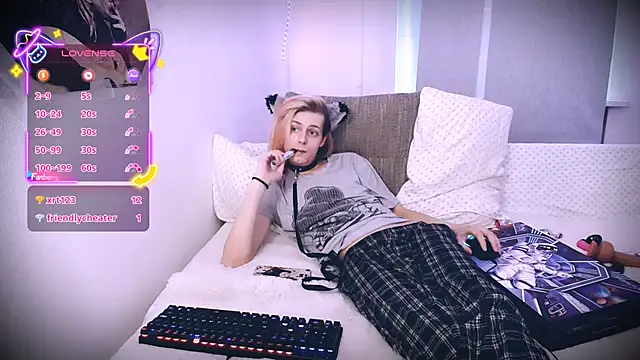 Littlepinkcat live sex cam