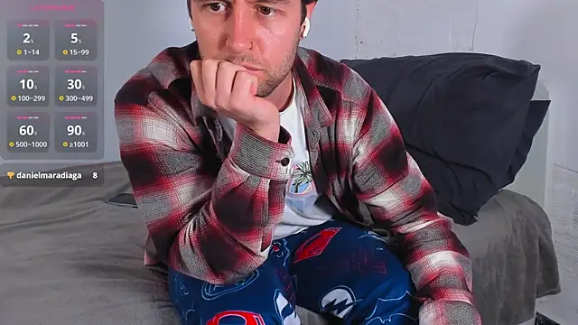 HonestAndrew live sex cam