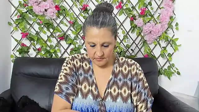 merlyna_goldens's cam snapshot