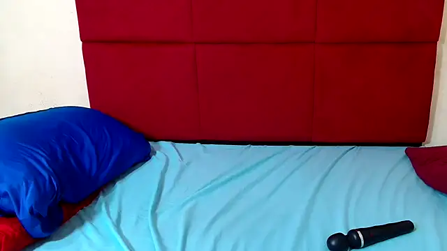 HugeTitisxx's cam snapshot