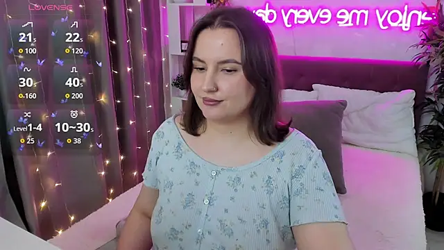 FeralPeach's cam snapshot