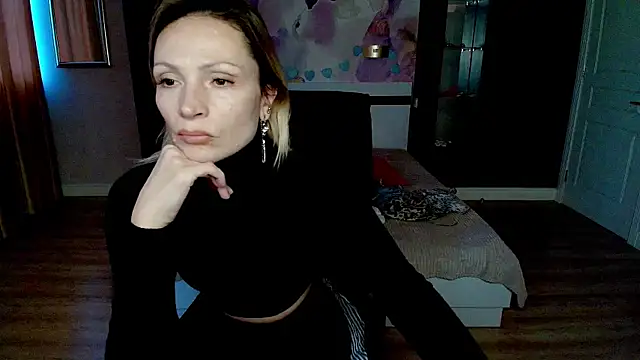 AlinaMoor live sex cam