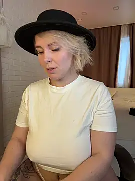 Charming_Daphny's cam snapshot